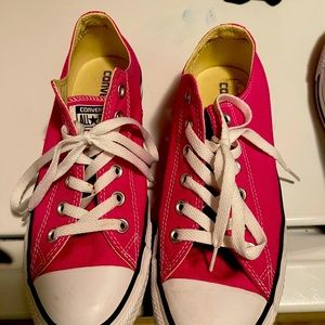 Converse Size 9 Women’s/7 Men’s